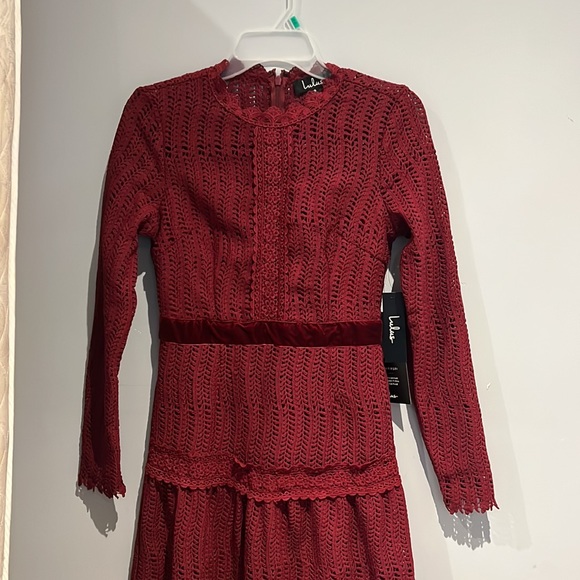 Lulus red midi lace gown. US 4. - Picture 3 of 9